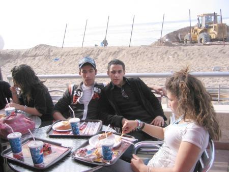 mwa et Mehdi (ami intime) a KFC